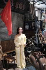 Đồ lam tơ tằm nút bọc cổ tròn