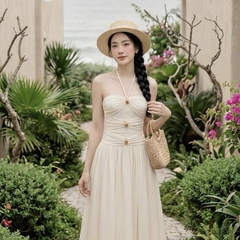 Đầm thiết kế cổ yếm dáng xoè dài