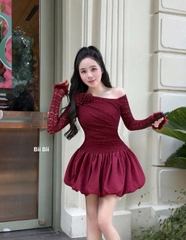 Váy trễ vai ren hoa chân bí