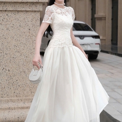 Đầm ren cổ tròn trong suốt dáng dài sang trọng đi tiệc cao cấp tay ngắn phối ren