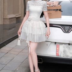 Đầm ngắn đơn giản cổ tròn sát cổ tay ngắn 2 tầng phối ren voan đi tiệc sang trọng