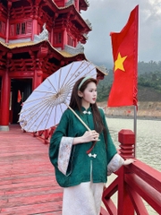 Đồ lam cổ trụ hoạ tiết gấm cúc thắt ngọc trai tay viền áo hoạ thêu quần phối