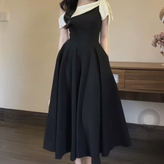 Đầm thiết kế lệch vai dáng dài