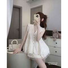 Set áo cổ V ren tầng kèm chân váy ngắn