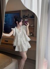 Set áo cổ V ren tầng kèm chân váy ngắn