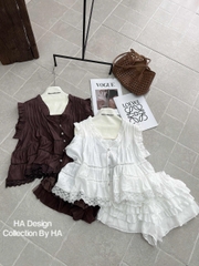 Set áo cổ V ren tầng kèm chân váy ngắn