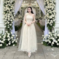 Đầm thiết kế hoa lệch vai dáng dài