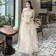 Đầm thiết kế hoa lệch vai dáng dài