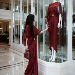 Đầm lụa xếp eo kèm áo choàng