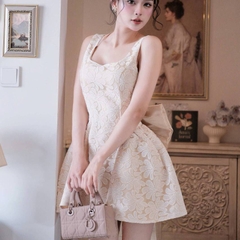 Đầm thiết kế cổ vuông nơ lưng bản lớn