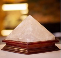 Kim Tự Tháp Đá Thạch Anh