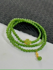 Chuỗi ngọc bích 4ly ( xanh tươi, ruồi ko đáng kể ) mix charm bạc xi vàng