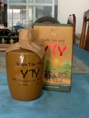 Rượu Táo mèo Y Tý (Nậm gốm 650 ml)