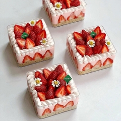 Cốc Nhựa Mica Vuông Đựng Bánh Lạnh