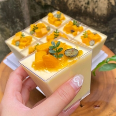 Ly Nhựa Hình Thang Đựng Bánh Mousse