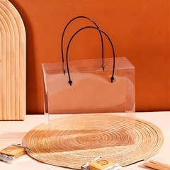 Hộp Túi Mica Trong Suốt Có Quai Xách Nhựa Đen