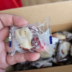 Táo Đỏ Tân Cương Kẹp Hạt Điều Sữa Lạc Đà Paofu – Thơm Ngon, Đậm Vị, Thưởng Thức Chuẩn Gu