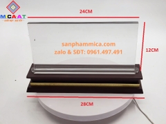 Biển chức danh mica đế gỗ 12x24 cm