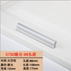 Tay nắm PE, tay nắm thẳng tủ quần áo cao cấp.