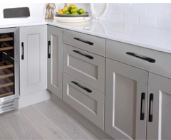 Tay nắm tủ màu đen cao cấp hợp kim nhôm.