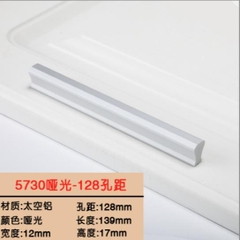 Tay nắm PE, tay nắm thẳng tủ quần áo cao cấp.