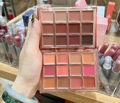 Bảng son CARMELA velvet blur - #0627 light euro (bảng nâu)