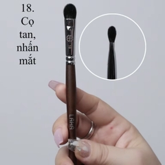 Cọ lẻ LAKA - #18 tán phấn mắt