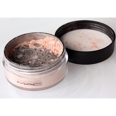 Phấn phủ MAC iridescent (có nhũ) - silver dusk