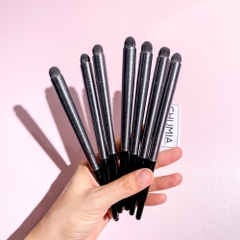 Cọ môi KUMO fingertip (đen)