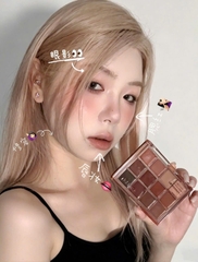 Bảng son CARMELA velvet blur - #0627 light euro (bảng nâu)