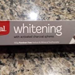 KEM ĐÁNH RĂNG THAN HOẠT TÍNH - TRẮNG BÓNG Red Seal Whitening Toothpaste Activated Charcoal, Paraben Free, 110g
