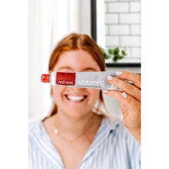 KEM ĐÁNH RĂNG THAN HOẠT TÍNH - TRẮNG BÓNG Red Seal Whitening Toothpaste Activated Charcoal, Paraben Free, 110g