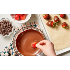 SỐT SOCOLA PHỦ KEM TẠO VỎ GIÒN TRONG TÍCH TẮC Cottee’s® Choc Whizz® Chocolate, 220g