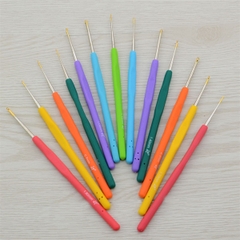 1 chiếc kim móc cán tròn lẻ size1