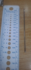 1 chiếc kim khâu inox