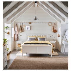 Giường gỗ thông HEMNES mang đến vẻ đẹp mộc mạc