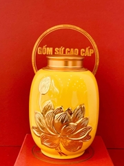 Bình trà sứ hoa nổi in vàng kim