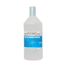 Nước muối Natri Clorid 0.9% F.T Pharma dùng rửa vết thương, súc miệng (chai 200 ml)