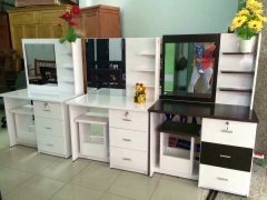 Bàn Trang Điểm Hiện Đại – Thiết Kế Tinh Tế, Gọn Gàng, Phù Hợp Mọi Không Gian | Decoraz.vn