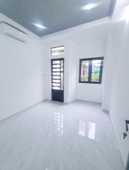 Nhà đường cách mạng tháng tám, phường 5 Tân Bình nhỉnh hơn 4 tỷ , mà đến 4 tầng. Nhà giá rất Rẻ so với thị trường chung.