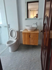 NHÀ LÊ VĂN SỸ P11 TRUNG TÂM PHÚ NHUẬN, 5 TẦNG  225 M2 SỬ DỤNG 9,6 TỶ.