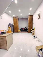 Nhà Phú Thọ Hòa, Tân Phú khu chợ vải rất sầm uất.