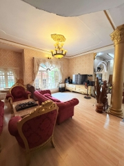 BIỆT THỰ ĐƯỜNG QUÁCH VĂN TUẤN P12 TÂN BÌNH GẦN SÂN BAY.