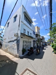 Nhà đường Tô Hiệu, gần khu Vui chơi, giải trí Đầm Sen.