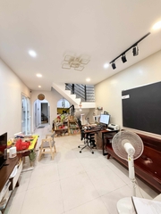 NHÀ TÂN SƠN NHÌ, TÂN PHÚ GIÁP TÂN BÌNH NGANG 3,7M NỞ HẬU 4,9M X 15M.