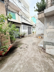 NHÀ TÂN SƠN NHÌ, TÂN PHÚ GIÁP TÂN BÌNH NGANG 3,7M NỞ HẬU 4,9M X 15M.