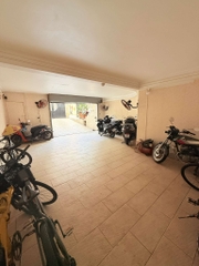 BIỆT THỰ ĐƯỜNG QUÁCH VĂN TUẤN P12 TÂN BÌNH GẦN SÂN BAY.