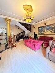 BIỆT THỰ ĐƯỜNG QUÁCH VĂN TUẤN P12 TÂN BÌNH GẦN SÂN BAY.