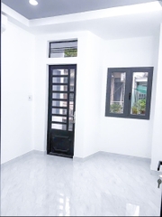 Nhà đường cách mạng tháng tám, phường 5 Tân Bình nhỉnh hơn 4 tỷ , mà đến 4 tầng. Nhà giá rất Rẻ so với thị trường chung.