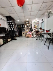 Nhà đường Tô Hiệu, gần khu Vui chơi, giải trí Đầm Sen.